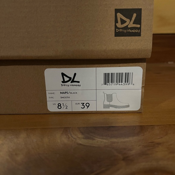 NIB Dirty Laundry “Maps” boots - Picture 2 of 2